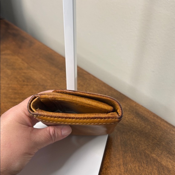 🔥 LOW START Marc Jacobs Brown Leather Turn lock Wallet with Gold Accents - Picture 4 of 12